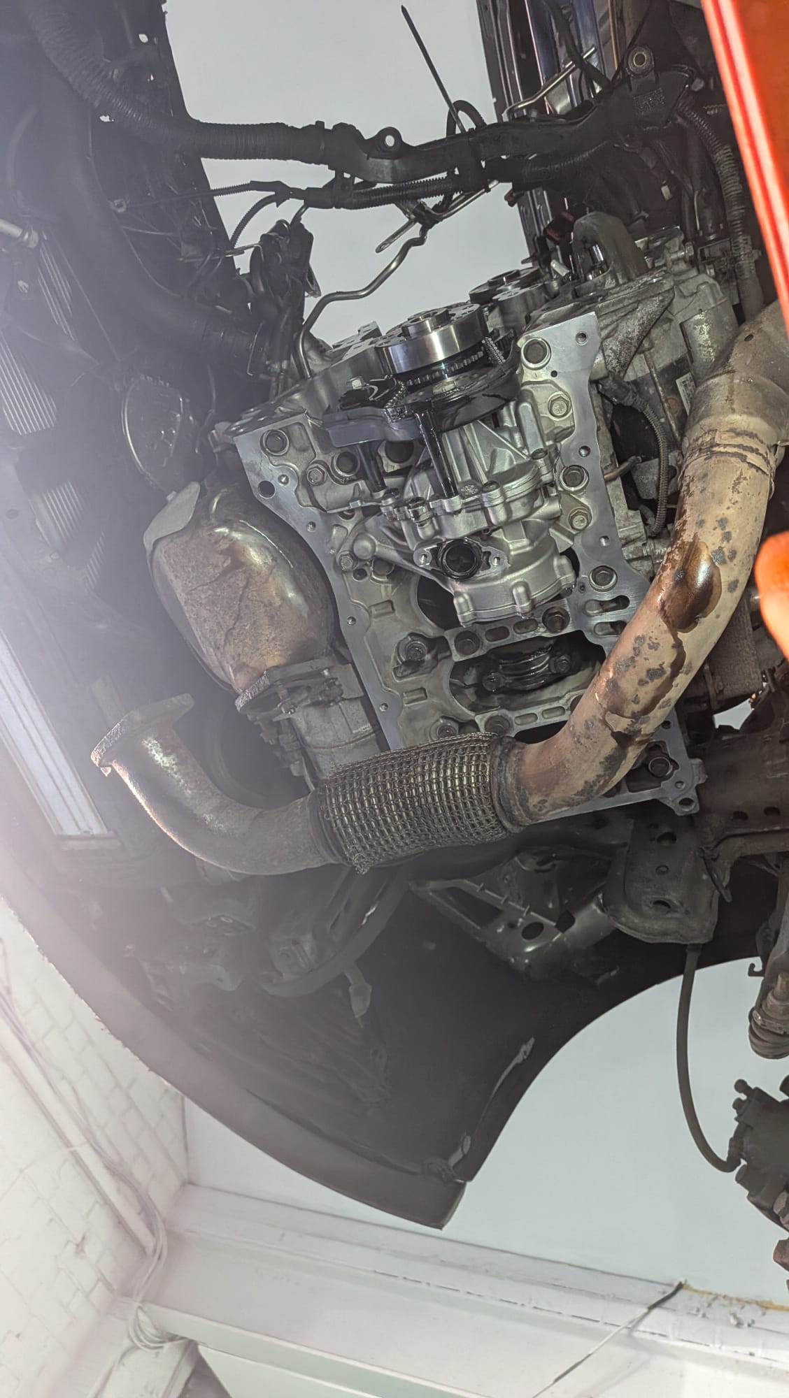 Vehicle on ramp underbody engine access